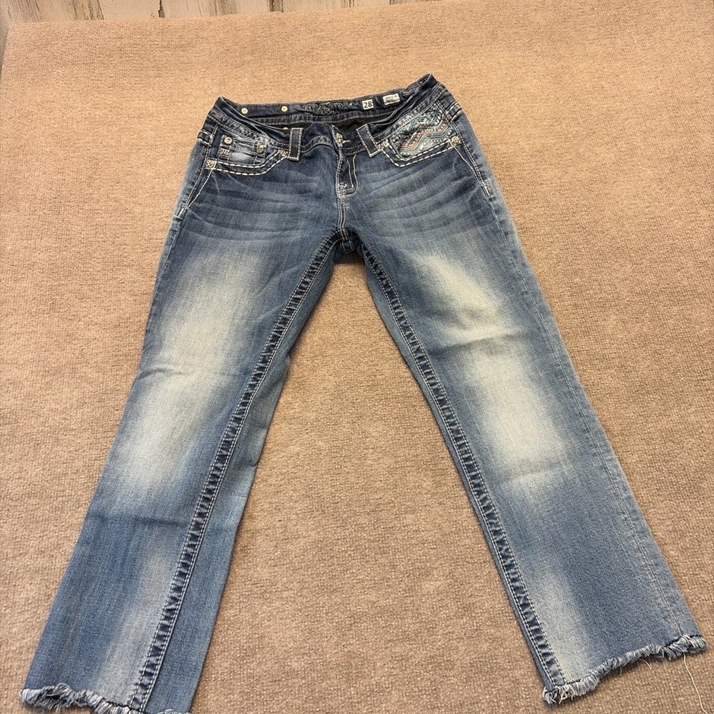 Miss Me Mid Rise Easy Cropped Jeans Size 28 Embellished Pockets Raw Hem 0653